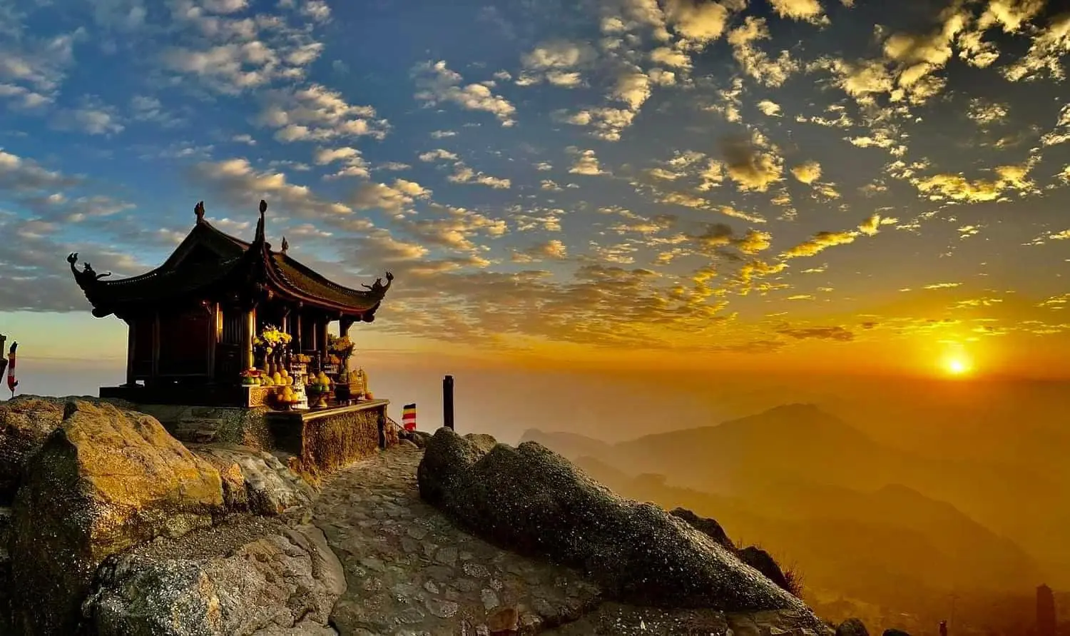 TOUR DU LỊCH YÊN TỬ - CHÙA BA VÀNG