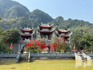 ĐỀN BỒNG LAI – HỒ BA KHAN – KDL MAI CHÂU 1 NGÀY